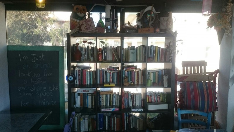 intérieur resto, coin lecture